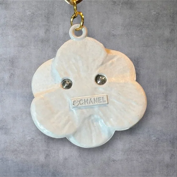 Upcycled Pink and White Flower Pendant - Picture 3 of 3